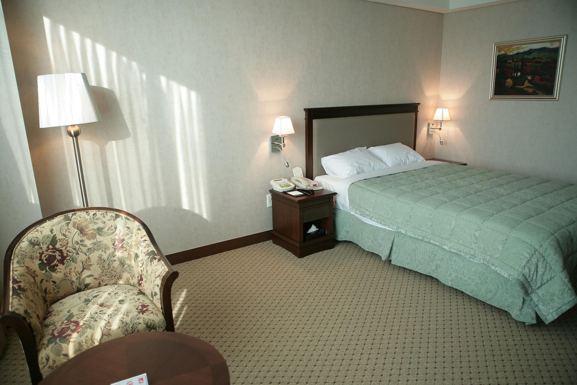 Interburgo Hotel Уонджу Екстериор снимка